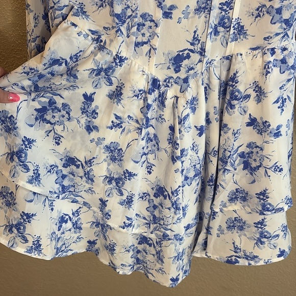 D & M Floral Blue and White Long Sleeve Mini Dress/ Size small/ like new! - Picture 6 of 11